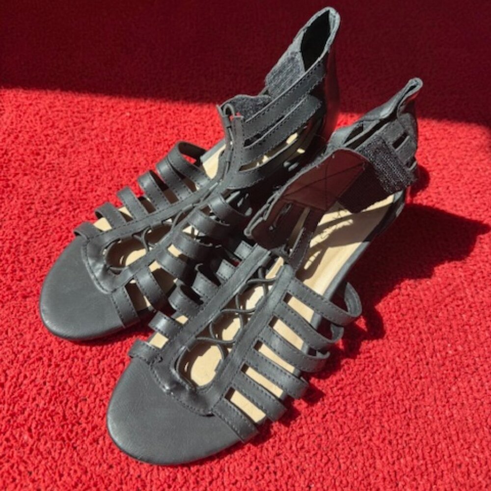 Massini Black Wedges - Womens size 7